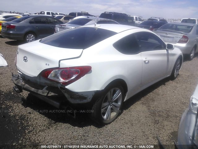 KMHHU6KH8AU009984 - 2010 HYUNDAI GENESIS COUPE 3.8L WHITE photo 4