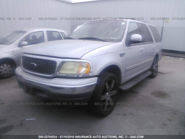 1FMRU15WX2LA31543 - 2002 FORD EXPEDITION XLT SILVER photo 2