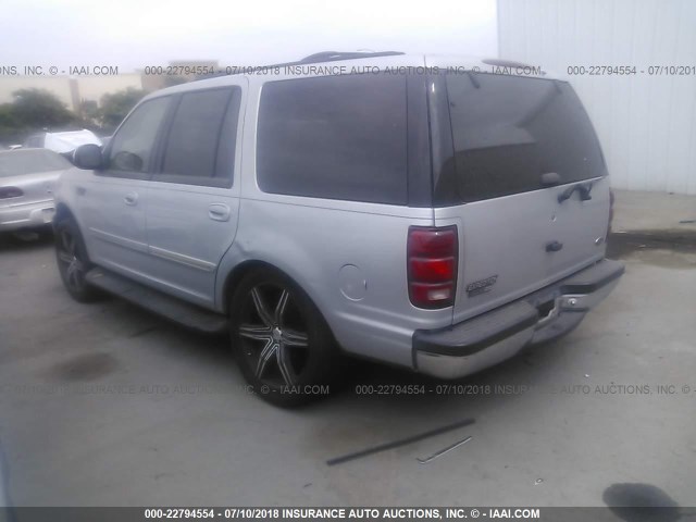1FMRU15WX2LA31543 - 2002 FORD EXPEDITION XLT SILVER photo 3