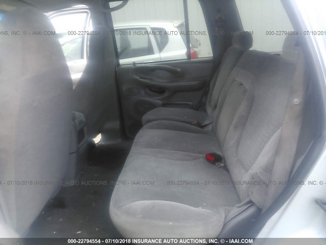 1FMRU15WX2LA31543 - 2002 FORD EXPEDITION XLT SILVER photo 8