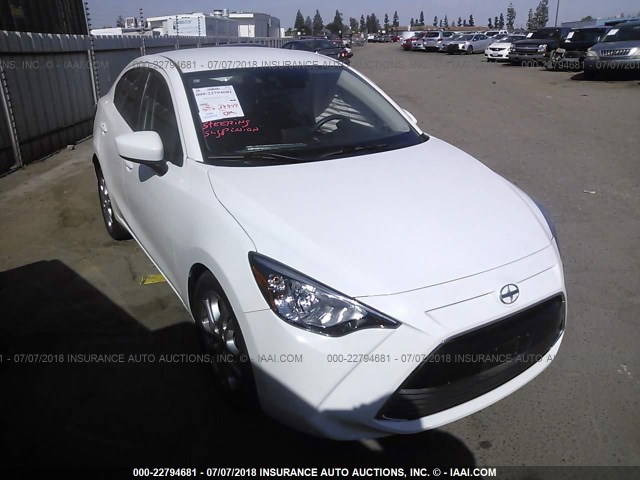 3MYDLBZV4GY104317 - 2016 TOYOTA SCION IA WHITE photo 1