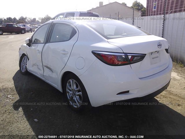 3MYDLBZV4GY104317 - 2016 TOYOTA SCION IA WHITE photo 3