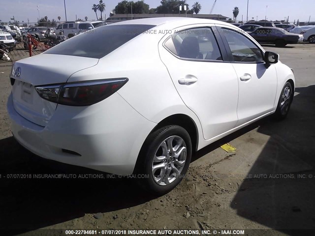 3MYDLBZV4GY104317 - 2016 TOYOTA SCION IA WHITE photo 4