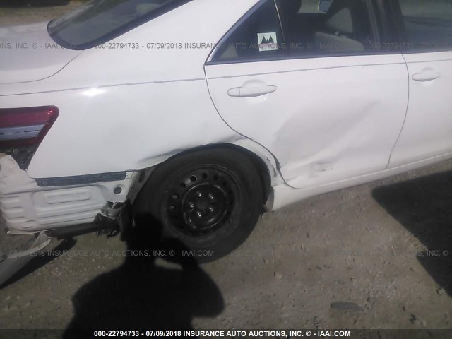 4T1BF3EK4BU628654 - 2011 TOYOTA CAMRY SE/LE/XLE თეთრი ფოტო 6