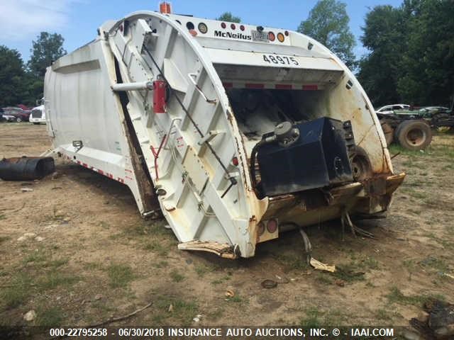 11VOX321334851 - 2003 MCNEILUS 3213 REFUSE CONTAINER  Unknown photo 3