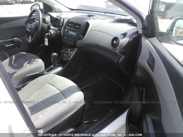 1G1JA6SH2F4197562 - 2015 CHEVROLET SONIC LS 白色 照片 5