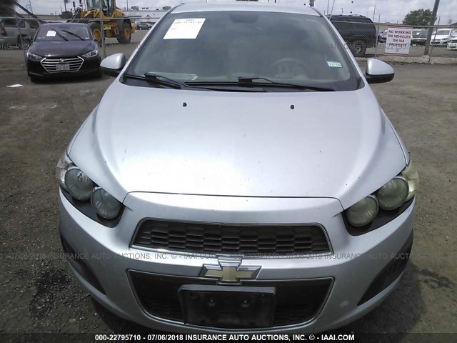 1G1JA5SH0D4228184 - 2013 CHEVROLET SONIC LS 银色 照片 6