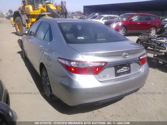 4T1BF1FK3GU579926 - 2016 TOYOTA CAMRY LE/XLE/SE/XSE SILVER photo 3