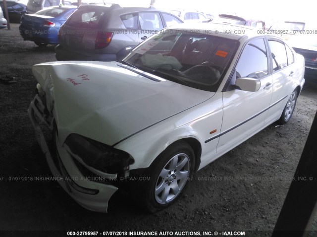 WBAAM334XYCB24537 - 2000 BMW 323 I WHITE photo 2