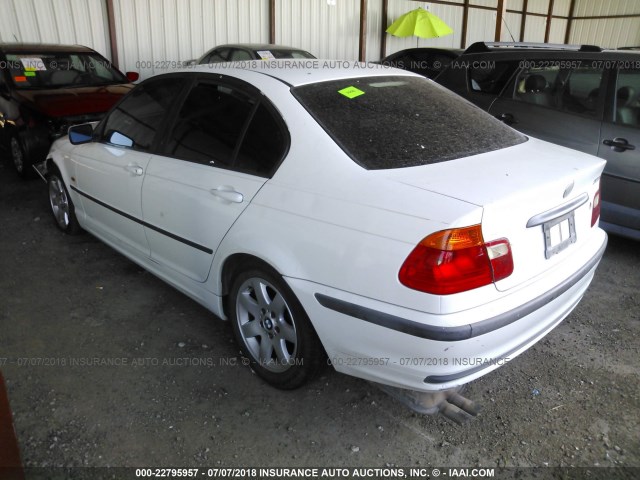 WBAAM334XYCB24537 - 2000 BMW 323 I WHITE photo 3