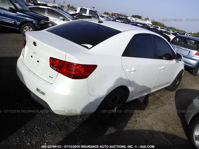 KNAFU4A22B5437507 - 2011 KIA FORTE EX WHITE photo 4