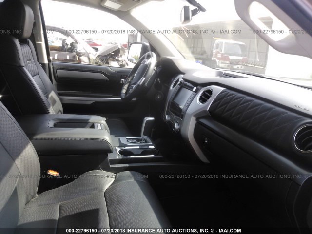 5TFAW5F11HX616762 - 2017 TOYOTA TUNDRA CREWMAX 1794/PLATINUM 棕色 照片 5