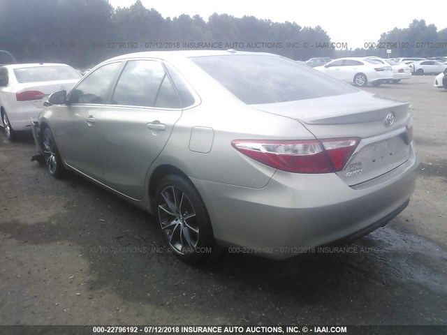 4T1BF1FK9FU935939 - 2015 TOYOTA CAMRY LE/XLE/SE/XSE GOLD photo 3