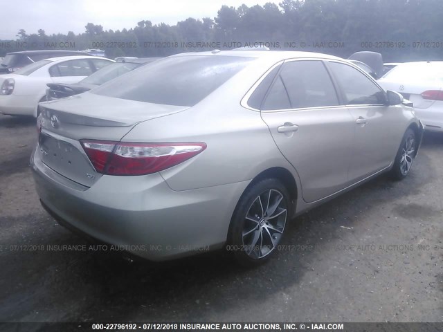 4T1BF1FK9FU935939 - 2015 TOYOTA CAMRY LE/XLE/SE/XSE GOLD photo 4