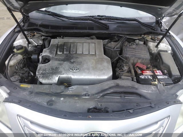4T1BK46K68U069374 - 2008 TOYOTA CAMRY LE/XLE/SE ვერცხლისფერი ფოტო 10