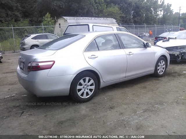 4T1BK46K68U069374 - 2008 TOYOTA CAMRY LE/XLE/SE ვერცხლისფერი ფოტო 4