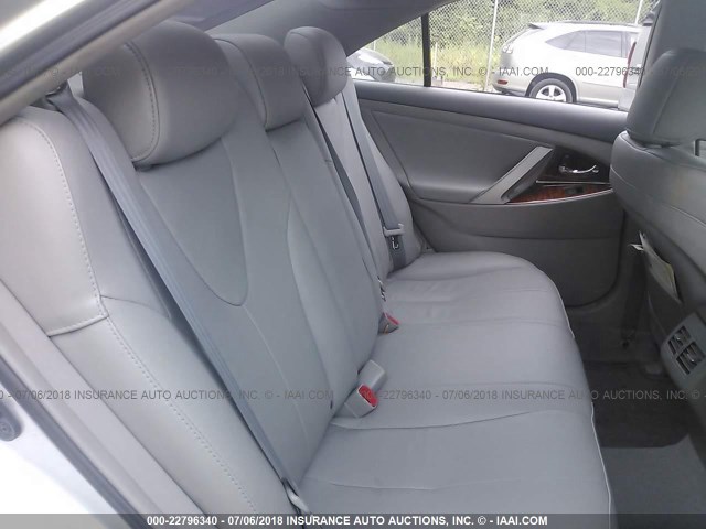 4T1BK46K68U069374 - 2008 TOYOTA CAMRY LE/XLE/SE ვერცხლისფერი ფოტო 8