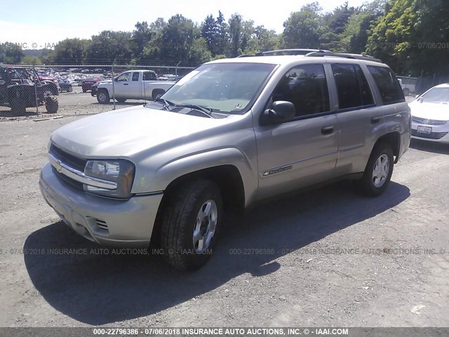 1GNDT13S522333885 - 2002 CHEVROLET TRAILBLAZER  SILVER photo 2