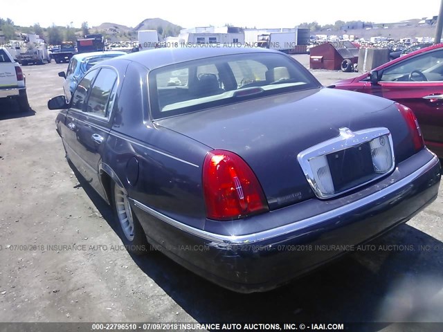 1LNHM81W4XY694210 - 1999 LINCOLN TOWN CAR EXECUTIVE BLUE photo 3