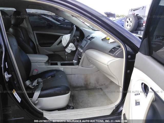 4T1BF3EK9BU130708 - 2011 TOYOTA CAMRY SE/LE/XLE BLACK photo 5