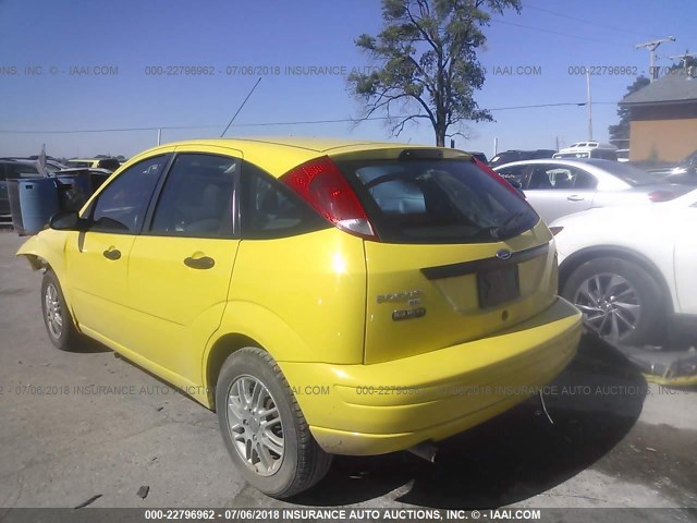 3FAFP37N25R118363 - 2005 FORD FOCUS ZX5 YELLOW photo 3