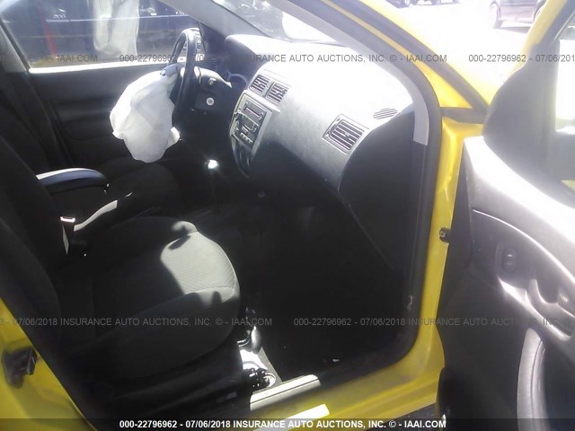 3FAFP37N25R118363 - 2005 FORD FOCUS ZX5 YELLOW photo 5