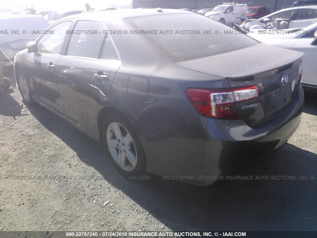 4T1BF1FK8DU717276 - 2013 TOYOTA CAMRY L/SE/LE/XLE 灰色 照片 3