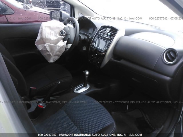 3N1CE2CP9FL371658 - 2015 NISSAN VERSA NOTE S/S PLUS/SV/SL/SR SILVER photo 5