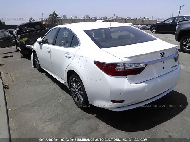 JTHBW1GG5H2138678 - 2017 LEXUS ES 300H WHITE photo 3