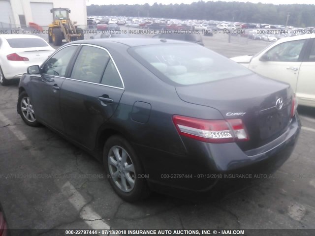 4T1BF3EKXAU115911 - 2010 TOYOTA CAMRY SE/LE/XLE ნაცრისფერი ფოტო 3