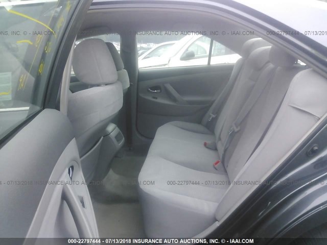 4T1BF3EKXAU115911 - 2010 TOYOTA CAMRY SE/LE/XLE ნაცრისფერი ფოტო 8