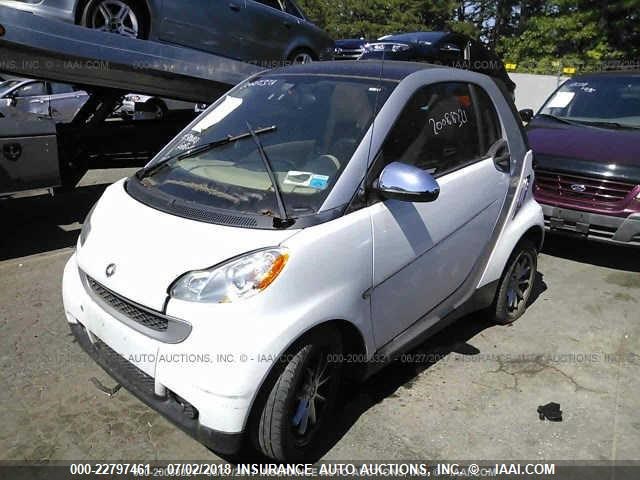 WMEEJ31X89K241369 - 2009 SMART FORTWO PURE/PASSION WHITE photo 2