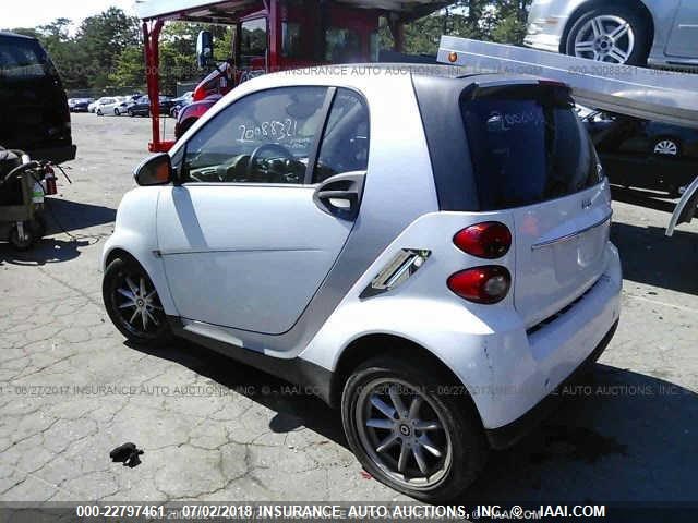 WMEEJ31X89K241369 - 2009 SMART FORTWO PURE/PASSION WHITE photo 3