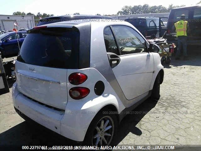WMEEJ31X89K241369 - 2009 SMART FORTWO PURE/PASSION WHITE photo 4