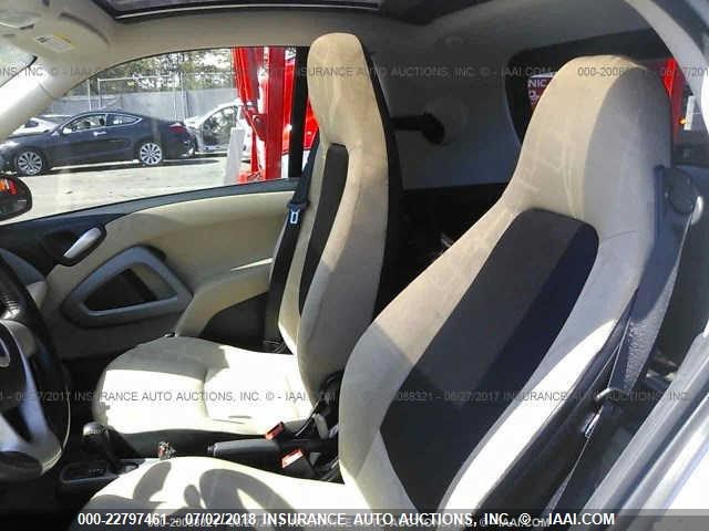 WMEEJ31X89K241369 - 2009 SMART FORTWO PURE/PASSION WHITE photo 8