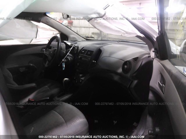 1G1JA6SH6C4145668 - 2012 CHEVROLET SONIC LS WHITE photo 5