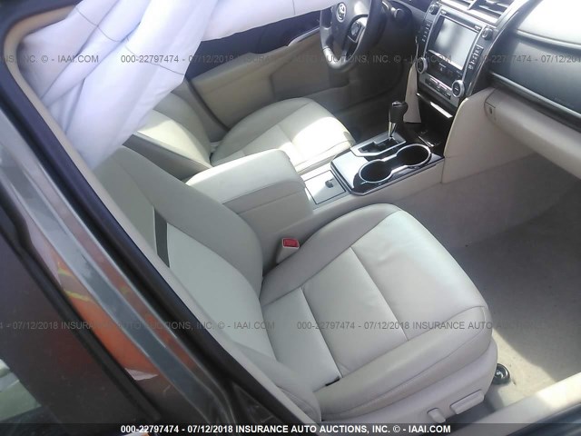 4T1BF1FK3EU852361 - 2014 TOYOTA CAMRY L/SE/LE/XLE 灰色 照片 5