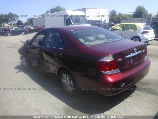 4T1BE30K65U062673 - 2005 TOYOTA CAMRY LE/XLE/SE RED photo 3