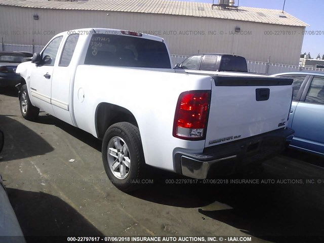 2GTEC19C871601476 - 2007 GMC NEW SIERRA C1500 WHITE photo 3