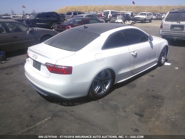 WAURV78T69A034724 - 2009 AUDI S5 QUATTRO WHITE photo 4