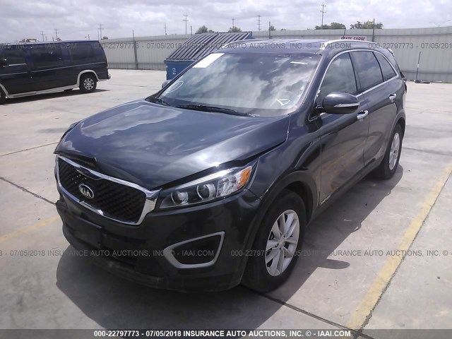 5XYPGDA57JG341788 - 2018 KIA SORENTO LX/L BLACK photo 2