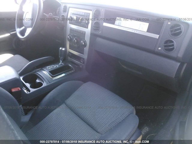 1J8HG48K28C111938 - 2008 JEEP COMMANDER SPORT BLACK photo 5