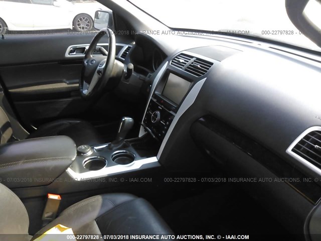 1FM5K8F87EGA55843 - 2014 FORD EXPLORER LIMITED Weiß Foto 5