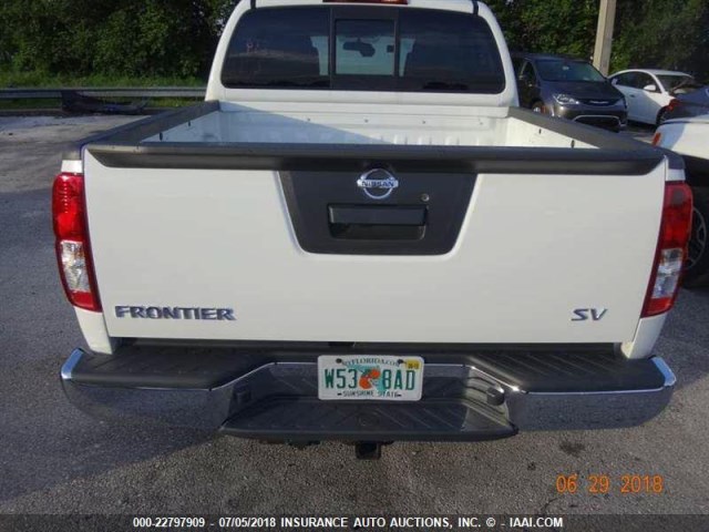 1N6AD0ER2JN717436 - 2018 NISSAN FRONTIER S/SV/SL/PRO-4X WHITE photo 15