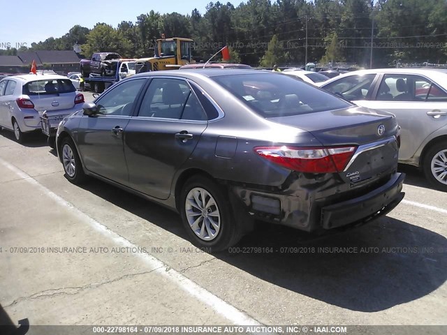 4T1BF1FK1FU996797 - 2015 TOYOTA CAMRY LE/XLE/SE/XSE GRAY photo 3