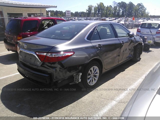 4T1BF1FK1FU996797 - 2015 TOYOTA CAMRY LE/XLE/SE/XSE GRAY photo 4