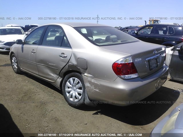 4T1BE32K05U532466 - 2005 TOYOTA CAMRY LE/XLE/SE GOLD photo 3