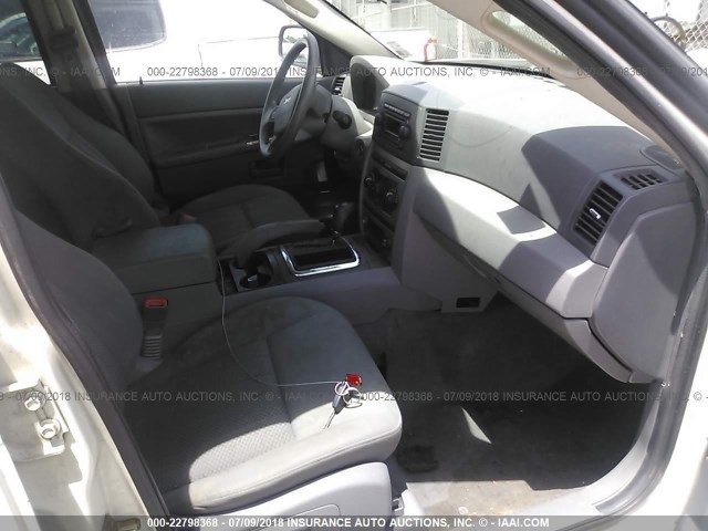 1J4GS48K95C585103 - 2005 JEEP GRAND CHEROKEE LAREDO/COLUMBIA/FREEDOM 白色 照片 5