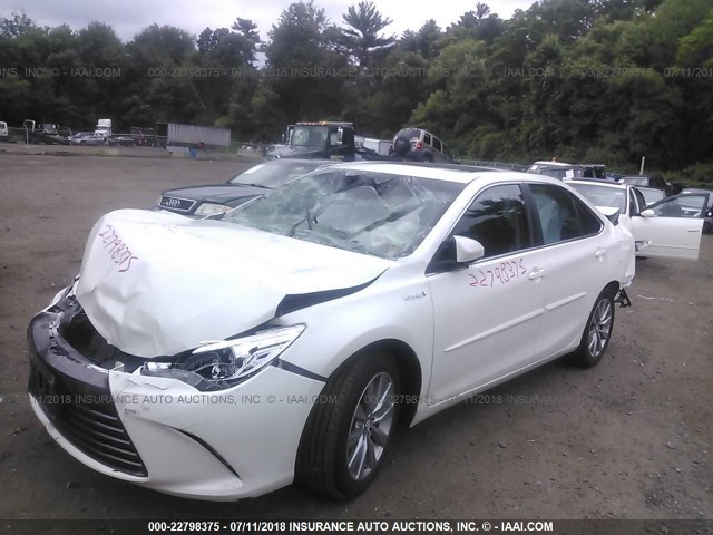 4T1BD1FK2FU169798 - 2015 TOYOTA CAMRY HYBRID/LE/XLE/SE WHITE photo 6