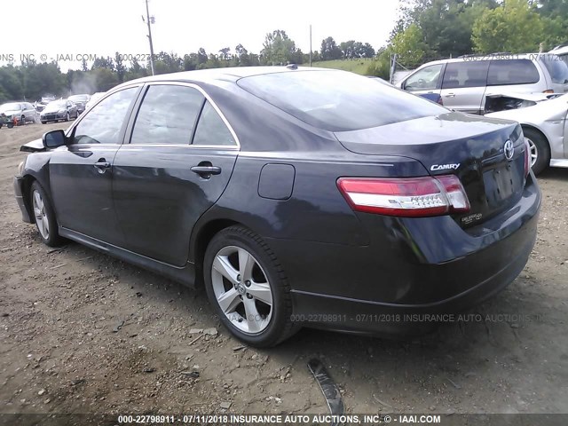 4T1BK3EK6BU625055 - 2011 TOYOTA CAMRY SE/LE/XLE შავი ფოტო 3
